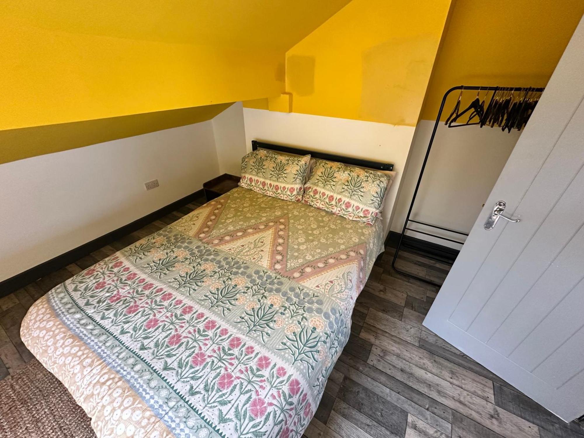 Town Center Willow Apartment - Sleeps Up To 10 - Dogs Welcome - 2 Minutes From Train Station Блекпул Екстер'єр фото